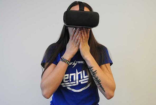 10 Things You Should Never Do With Your VR Headset